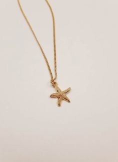 گردنبند زنجیری آویزدار ستاره دریایی - طلایی