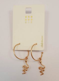 گوشواره نیم حلقه ای با آویز مار - طلایی